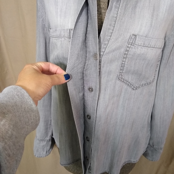 Cloth & Stone gray chambray button up blouse - Picture 9 of 15